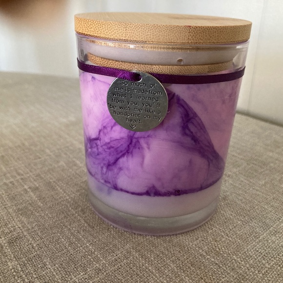 10 oz. 100% soy purple marble candle with charm - Picture 1 of 3